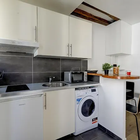 Le Marais Republique Flat *
