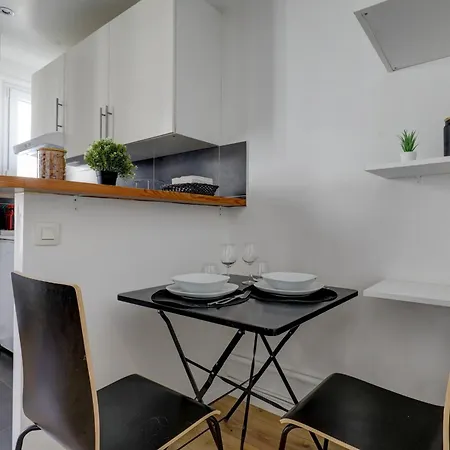 Le Marais Republique Flat